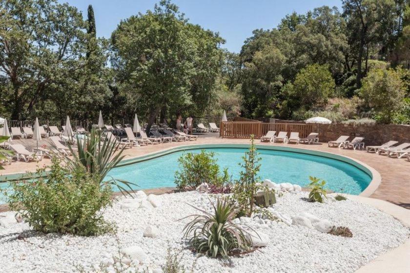 Les Restanques Maison Du Lac 4 Chambres Grimaud Exterior photo